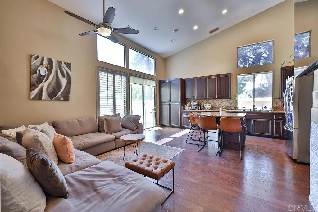 https://cdn.realtyfeed.com/cdn/127/305751737/98dc9ee04af5f26f87328d6b12ddc8c0.webp