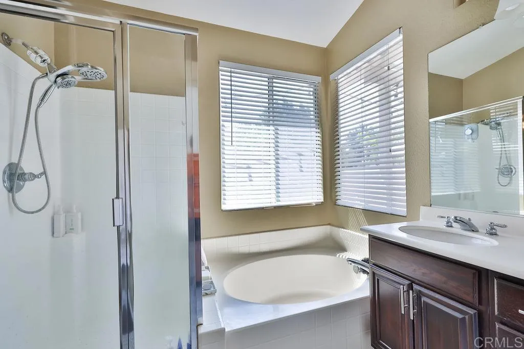https://cdn.realtyfeed.com/cdn/127/305751737/bd147da40343c44eeb27a8003e1b6f4a.webp