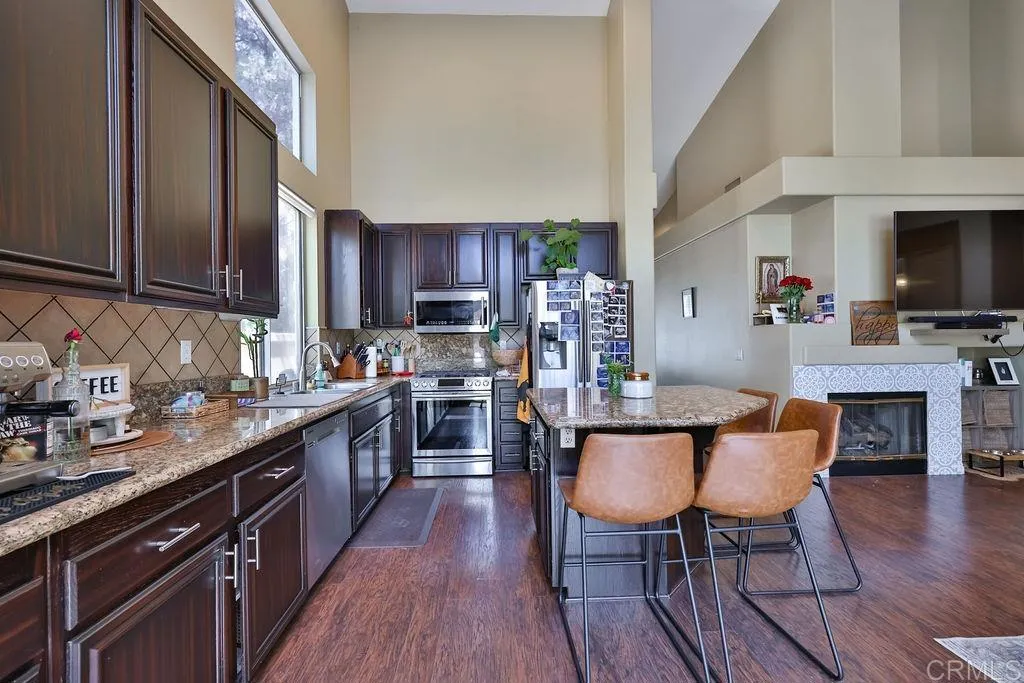 https://cdn.realtyfeed.com/cdn/127/305751737/fe5d093422cff39a6f7229e238fb2c4c.webp