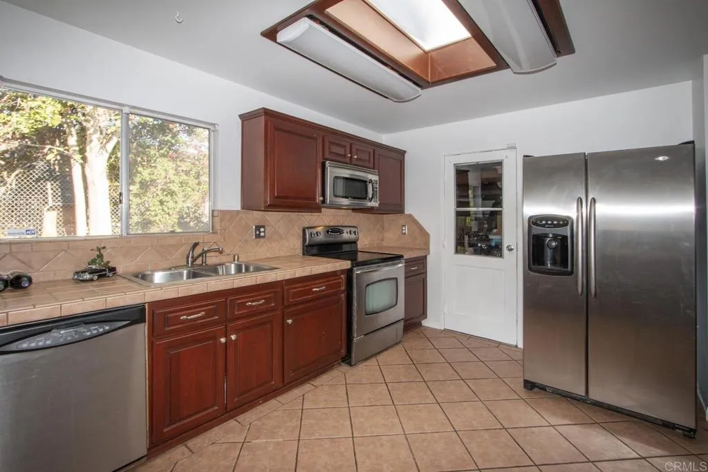 https://cdn.realtyfeed.com/cdn/127/305778684/9c526609fd85637f6324f4d481429452.webp