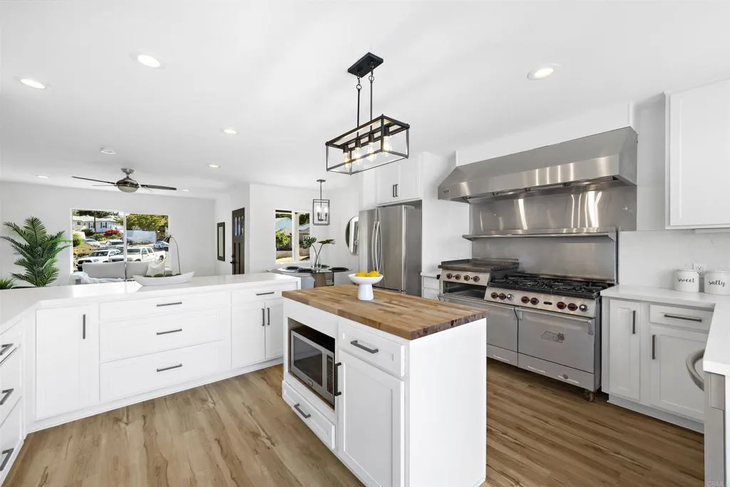 https://cdn.realtyfeed.com/cdn/127/305780954/4b1292c2b930149ef6b8c105f64d5ae1.webp