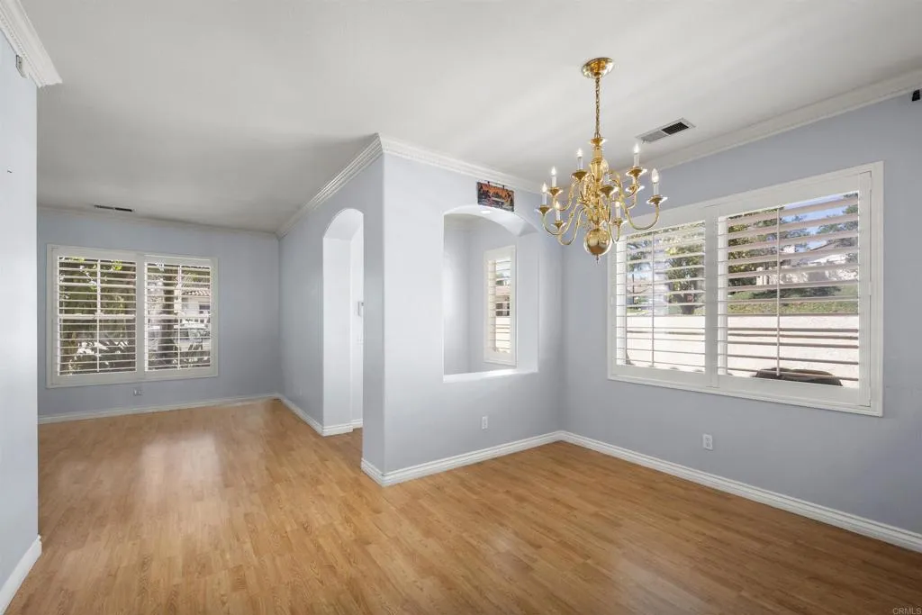 https://cdn.realtyfeed.com/cdn/127/305782555/8d893947c372c3e9caa5abef33646a19.webp
