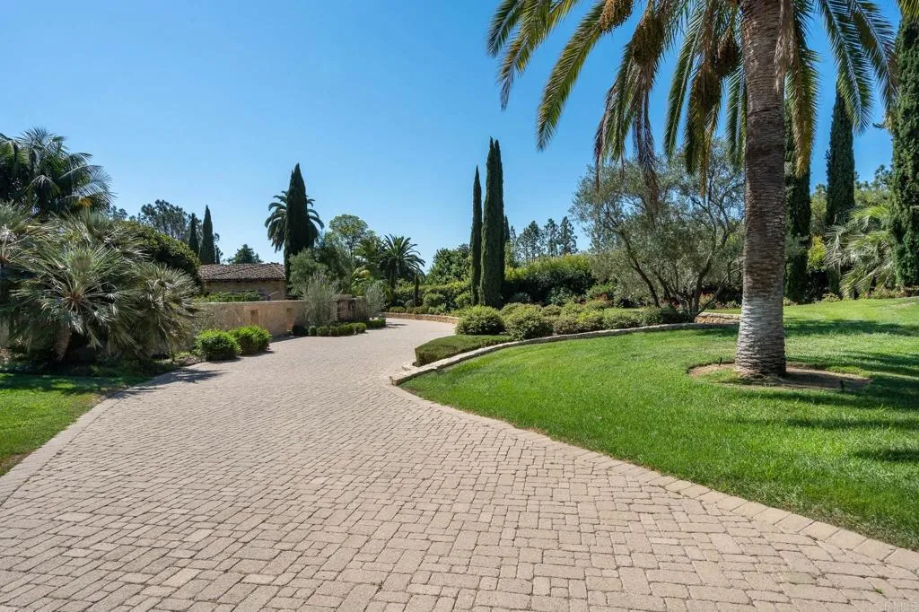 https://cdn.realtyfeed.com/cdn/127/305786185/4481a0be66c6436379f48333332f4a9d.webp