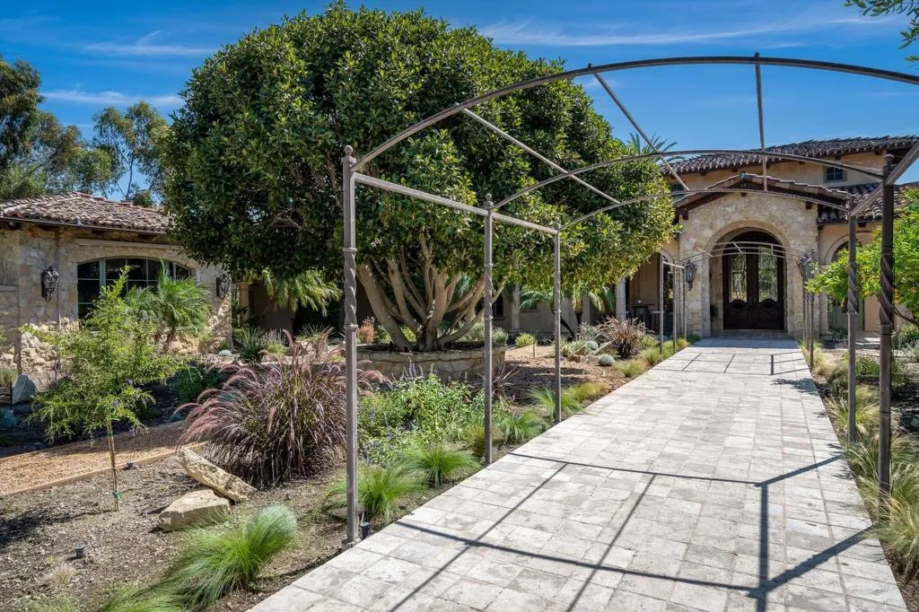 https://cdn.realtyfeed.com/cdn/127/305786185/97597255662db56b0e8a98d192654378.webp