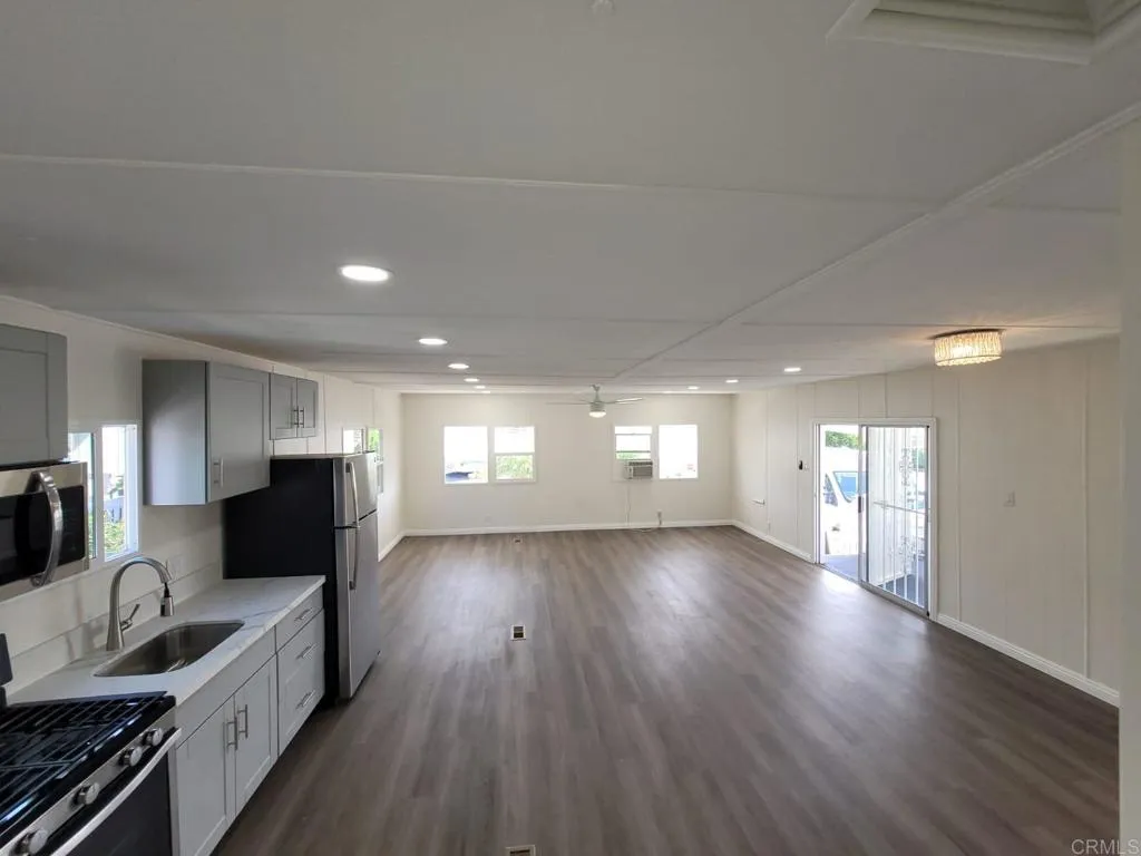 https://cdn.realtyfeed.com/cdn/127/305789540/f5d3c3cd67730aca2c3e0759eb37bdb7.webp