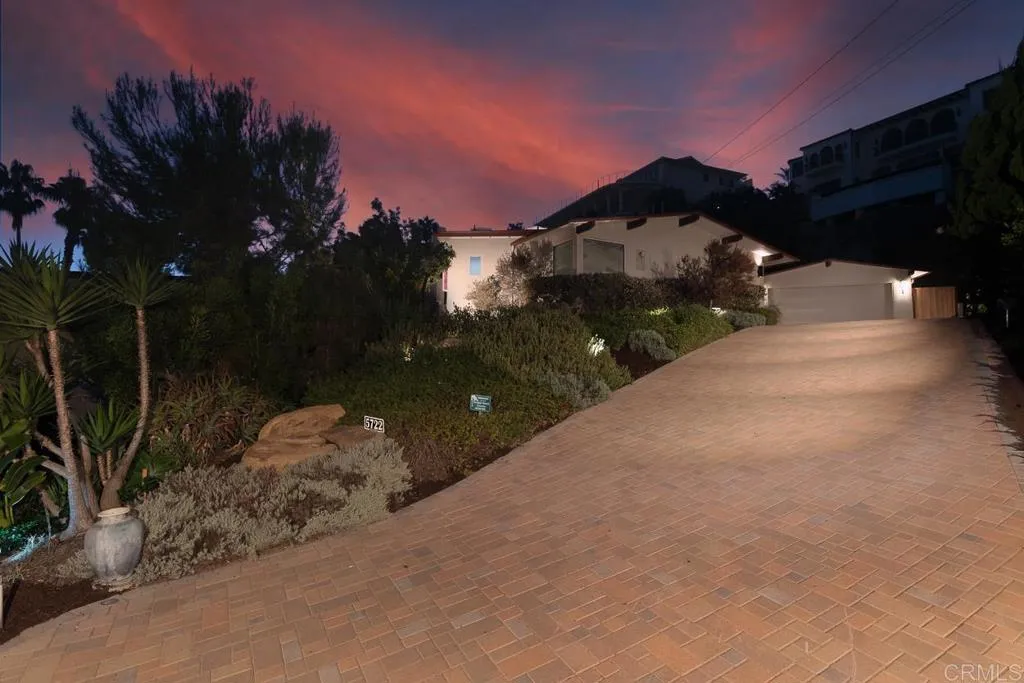 https://cdn.realtyfeed.com/cdn/127/305790148/9d55d4614d6d4d3ad022ead09334d56a.webp