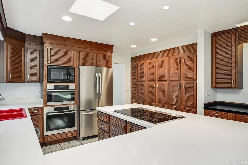 https://cdn.realtyfeed.com/cdn/127/305790148/d761b7534ad6616ccf5a6030bfed7cf3.webp