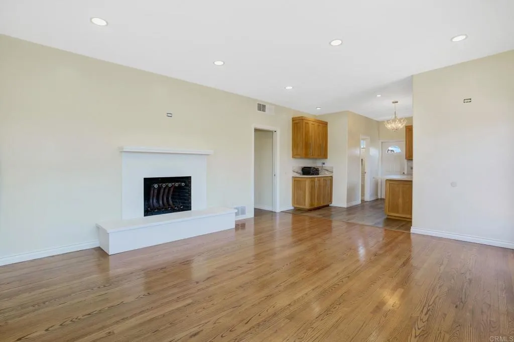 https://cdn.realtyfeed.com/cdn/127/305791049/fd810cabd4b90953532dd0412464ab6e.webp