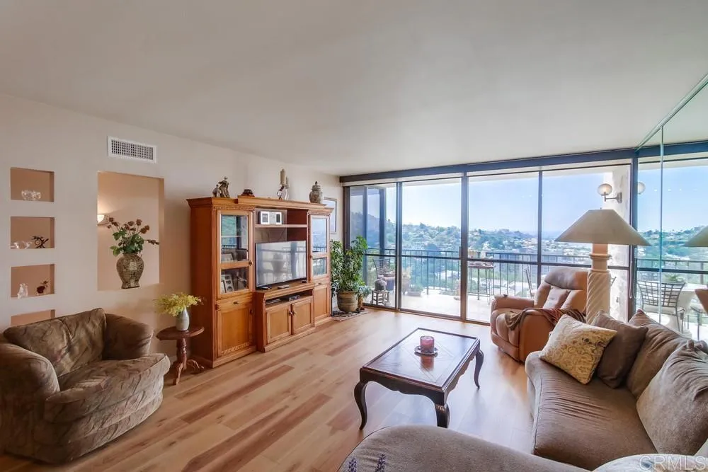 https://cdn.realtyfeed.com/cdn/127/305793026/c0fbba689bd62843bfef5cc094005ac3.webp