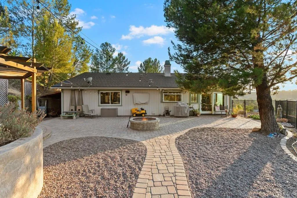 https://cdn.realtyfeed.com/cdn/127/305795382/2105b778655bdeba94d46dc739c866a4.webp