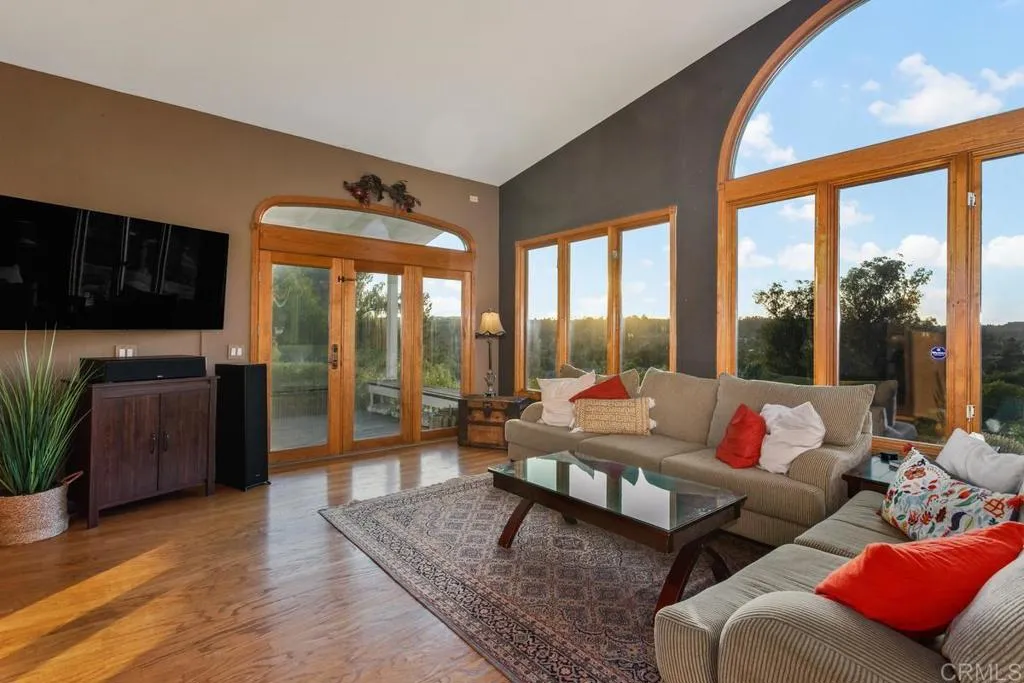 https://cdn.realtyfeed.com/cdn/127/305795382/24a83e3f9e77bef159018def2324ad53.webp