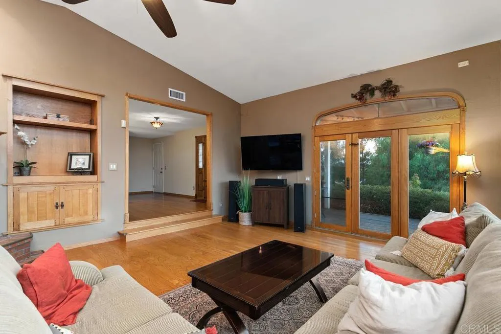https://cdn.realtyfeed.com/cdn/127/305795382/ec389933bba731d904f5347042c00315.webp
