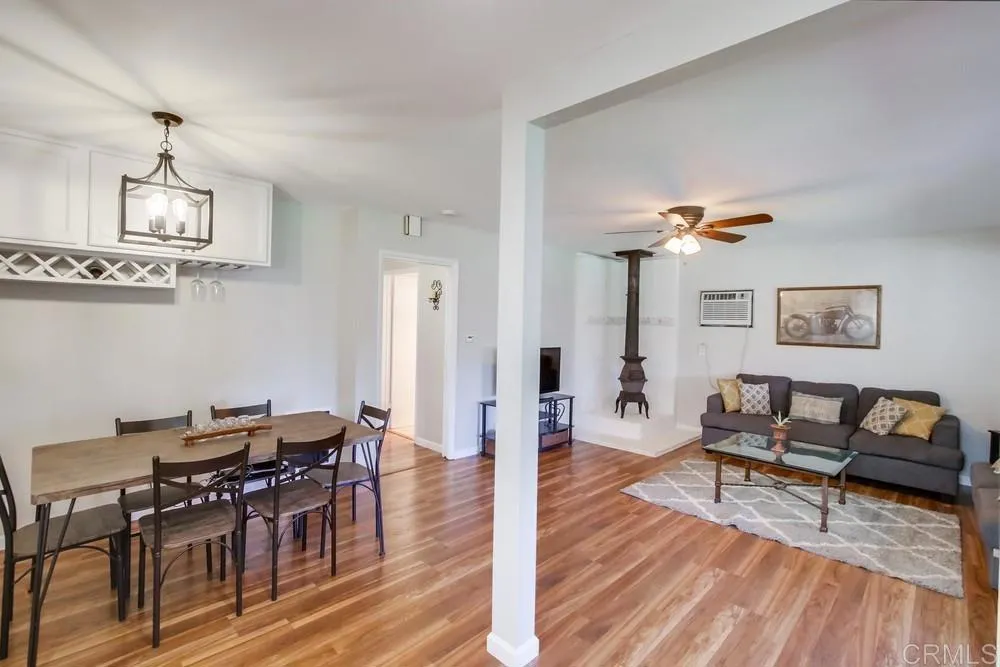 https://cdn.realtyfeed.com/cdn/127/305796331/9a87094dd885c01336a487cd2eec3a39.webp