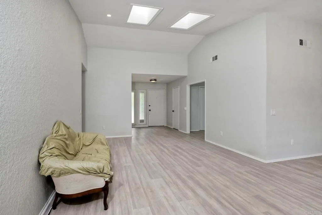 https://cdn.realtyfeed.com/cdn/127/305798807/1ea20f764e9f357804ac53958db562a1.webp