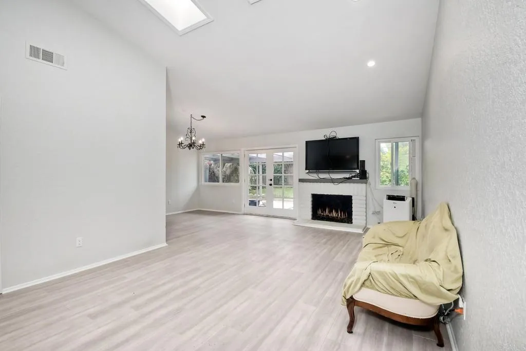 https://cdn.realtyfeed.com/cdn/127/305798807/93b7c62b408ac561301a3346666614b3.webp