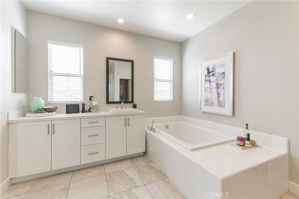 https://cdn.realtyfeed.com/cdn/127/305799463/2b3ad3883dfe06bdc18c566ffcc72cc4.webp