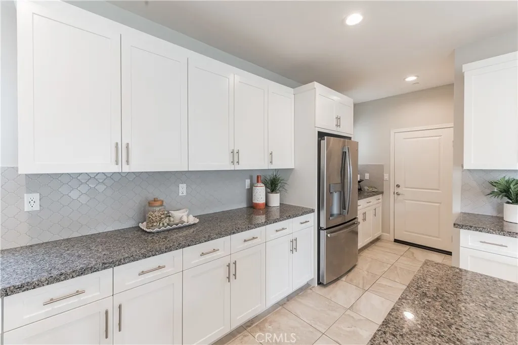 https://cdn.realtyfeed.com/cdn/127/305799463/786be1dbeca14e67bc2742dd13af18a3.webp