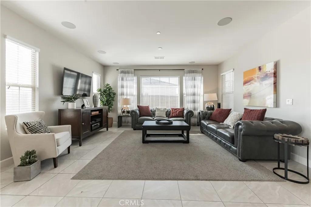 https://cdn.realtyfeed.com/cdn/127/305799463/a1a05bbe4e4bd99e89154431f20c1a0f.webp