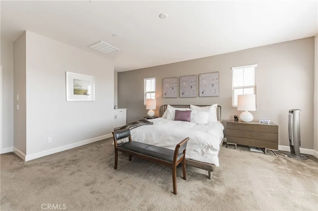 https://cdn.realtyfeed.com/cdn/127/305799463/cb478847fc8955888107bbd24b273d6d.webp