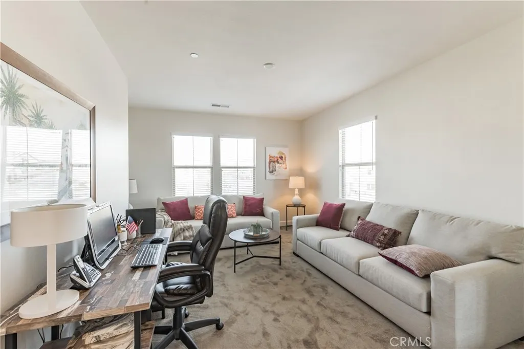 https://cdn.realtyfeed.com/cdn/127/305799463/ce5343267c33a43bde805fcef94009db.webp