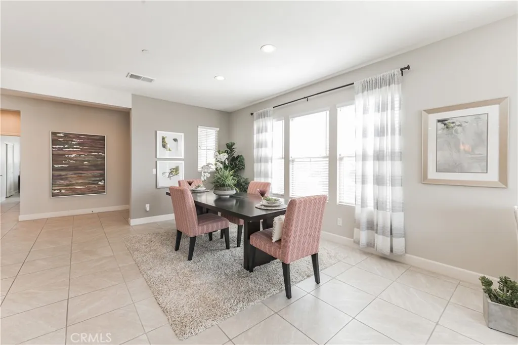 https://cdn.realtyfeed.com/cdn/127/305799463/e8aba4c11d22be61d90e34f866971505.webp