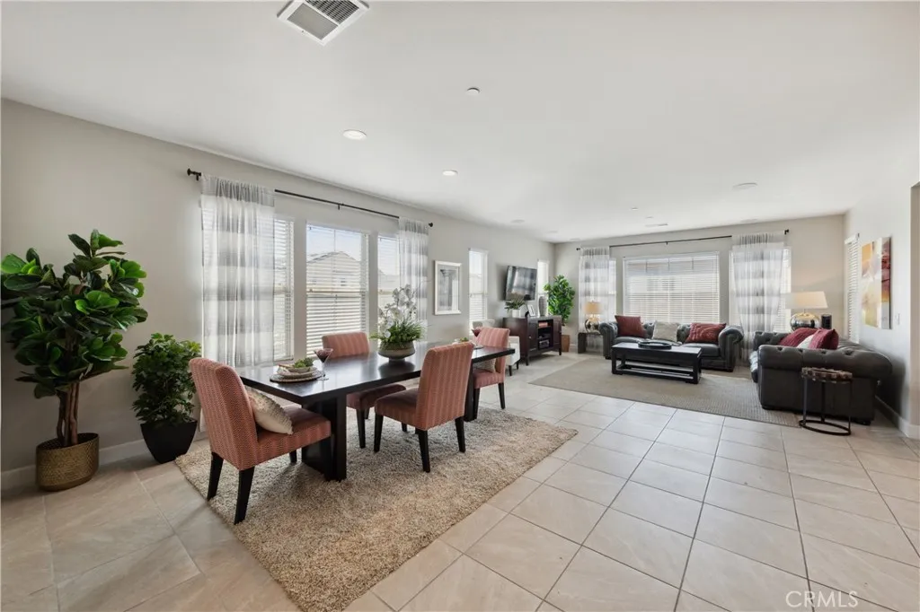 https://cdn.realtyfeed.com/cdn/127/305799463/eb45cf7156c9bac8a8c5539a82b0fc63.webp