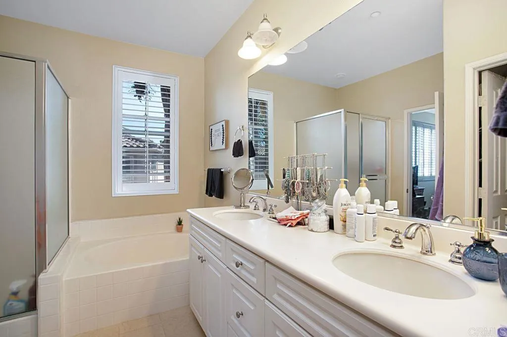 https://cdn.realtyfeed.com/cdn/127/305805120/2975cec9547fa058acc075a559a41843.webp