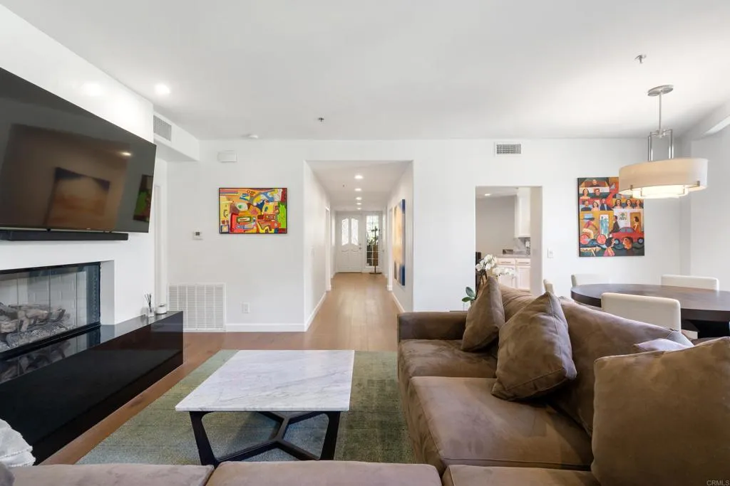 https://cdn.realtyfeed.com/cdn/127/305809357/4848ef54d64b179518b5fae2f749bed5.webp
