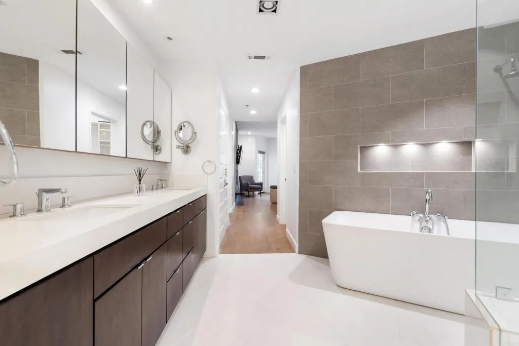 https://cdn.realtyfeed.com/cdn/127/305809357/70a457f09fca9f048998fc4f580bbbdd.webp