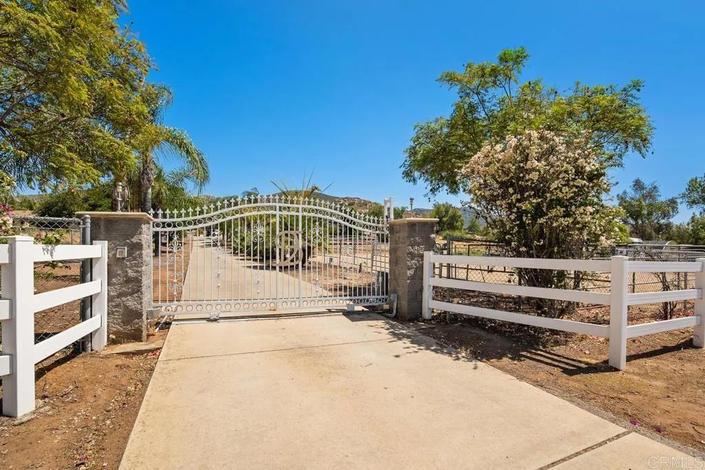 https://cdn.realtyfeed.com/cdn/127/305810635/6492fd5230381a0bc32d8e1d290ad210.webp