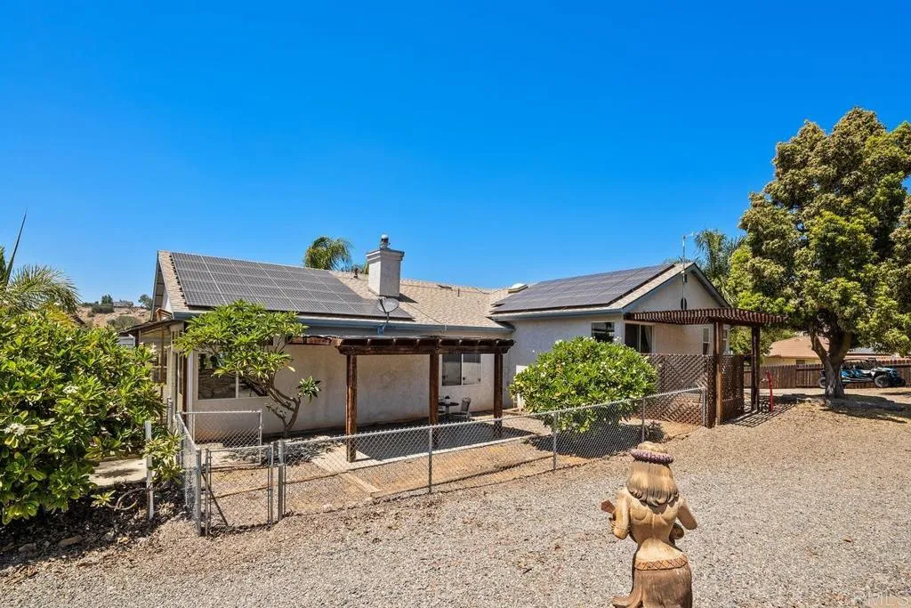 https://cdn.realtyfeed.com/cdn/127/305810635/7892ea643e07587209243a06bd310d53.webp