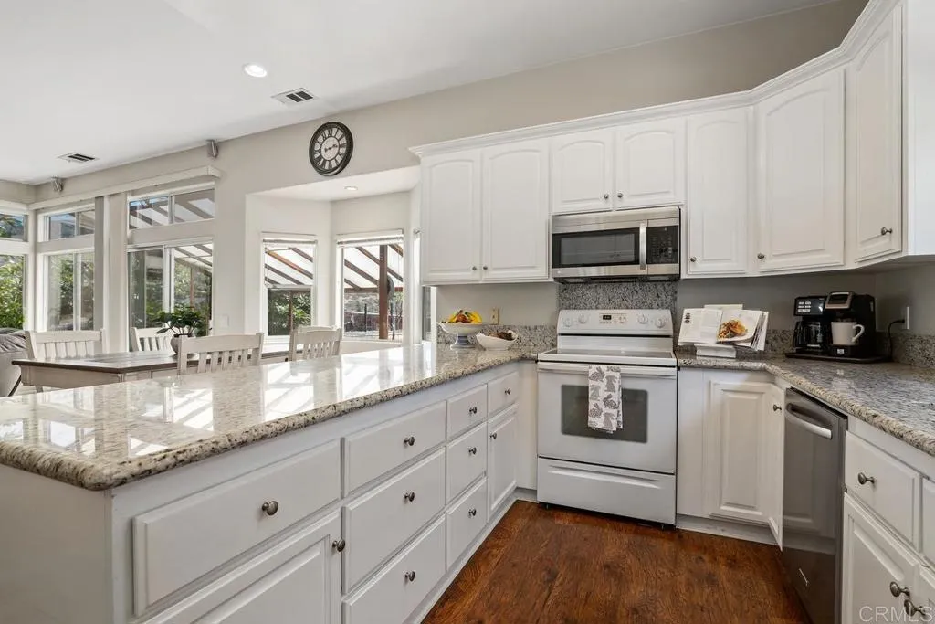 https://cdn.realtyfeed.com/cdn/127/305810635/8af4b7abcf6f075d0b9626e3a86f4c19.webp