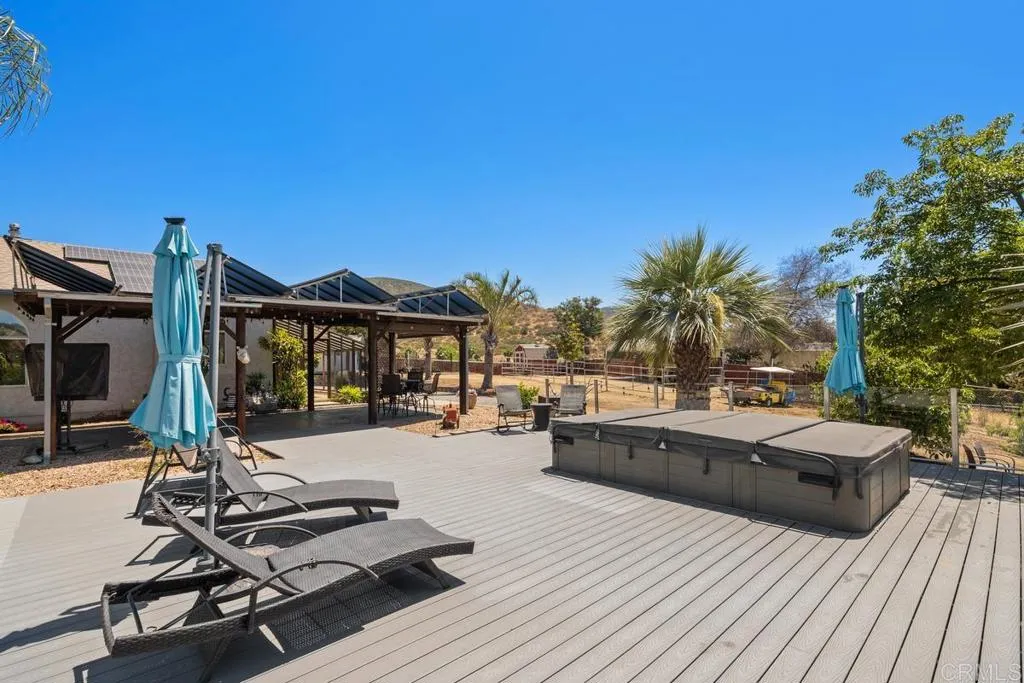 https://cdn.realtyfeed.com/cdn/127/305810635/bae0d0a37d1fa408276d2058018a711e.webp