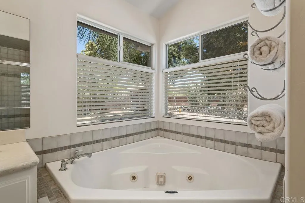 https://cdn.realtyfeed.com/cdn/127/305810635/ea07ace8ff58b4ac10998e0b706eb2c5.webp