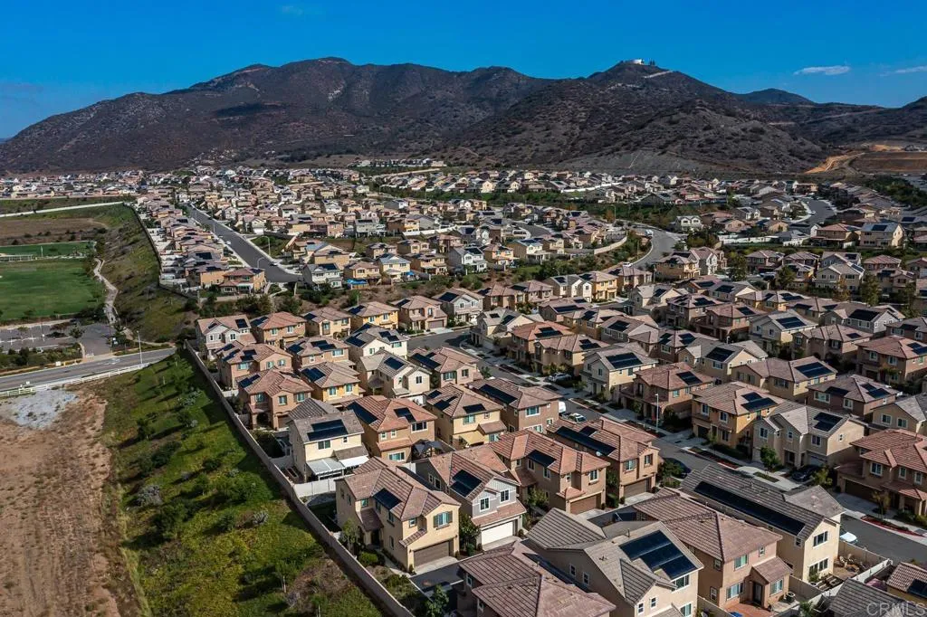 https://cdn.realtyfeed.com/cdn/127/305811100/12b99d761e86d00fef8d7b4733c146a3.webp