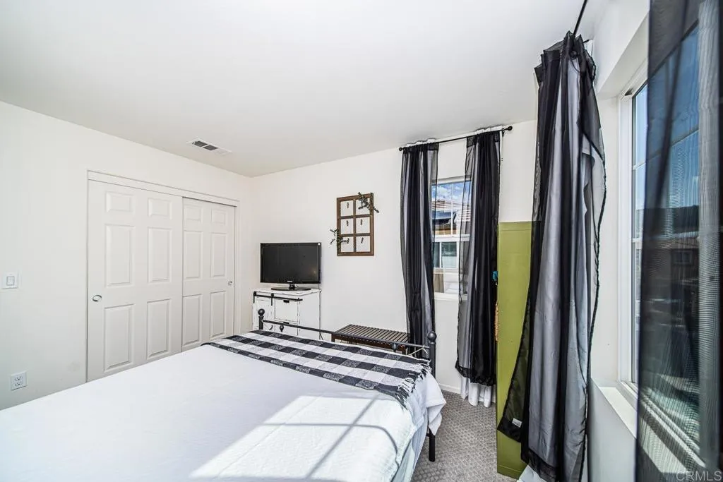 https://cdn.realtyfeed.com/cdn/127/305811100/243dc2fb6d60bbf2a5f6ce5e1b8ab590.webp