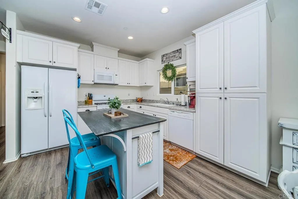 https://cdn.realtyfeed.com/cdn/127/305811100/34ff4b7cdb6ffb02df66b158c46869eb.webp
