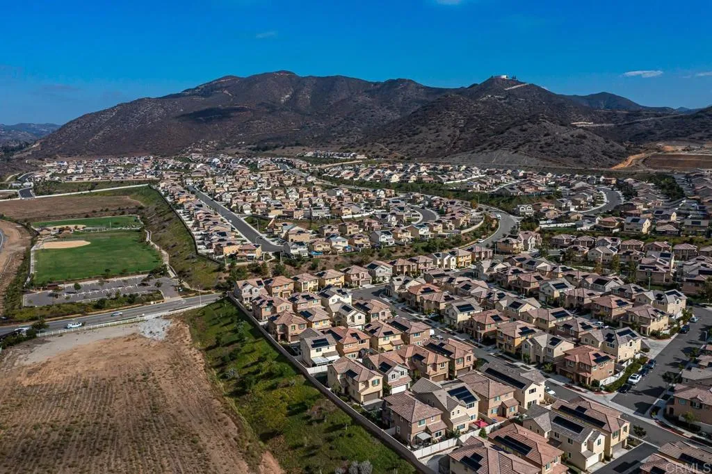https://cdn.realtyfeed.com/cdn/127/305811100/a696c1edc8f97d56bf3528eeabf08645.webp