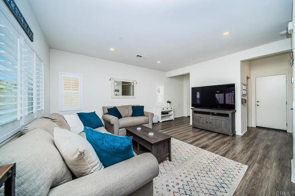 https://cdn.realtyfeed.com/cdn/127/305811100/d9502f449b19bf553347b27e8d5a9a58.webp