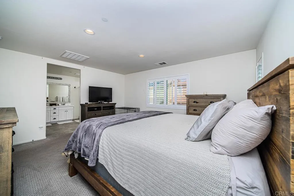 https://cdn.realtyfeed.com/cdn/127/305811100/fc39617bf112bf47fb4ac6f6f79f003d.webp