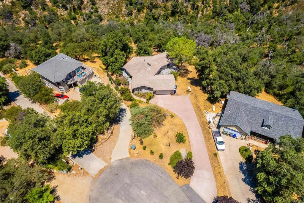 https://cdn.realtyfeed.com/cdn/127/305811337/32617395160ecf26da99fb72860043eb.webp