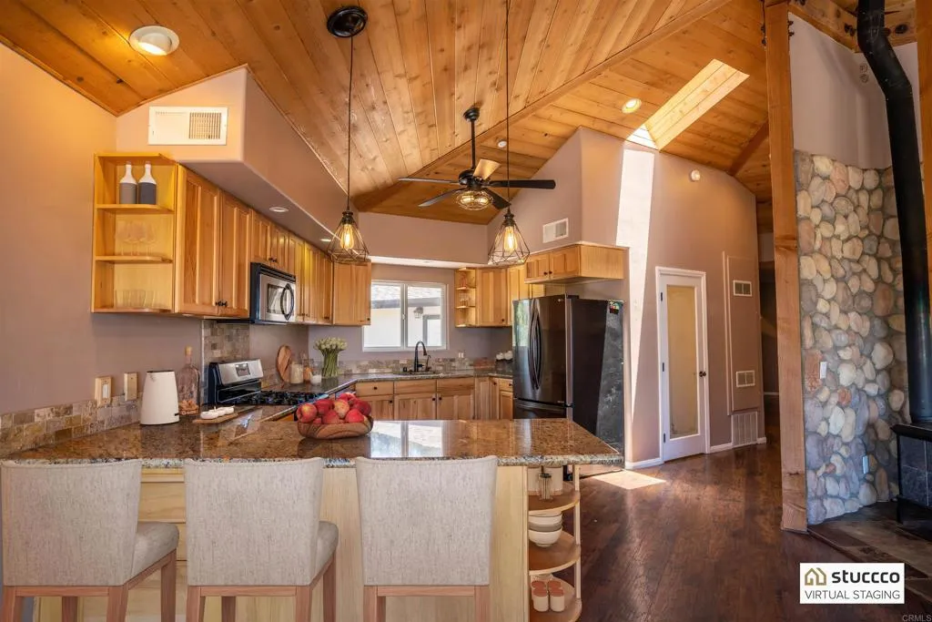 https://cdn.realtyfeed.com/cdn/127/305811337/8fe98ee0f15309622703c9510974e97c.webp
