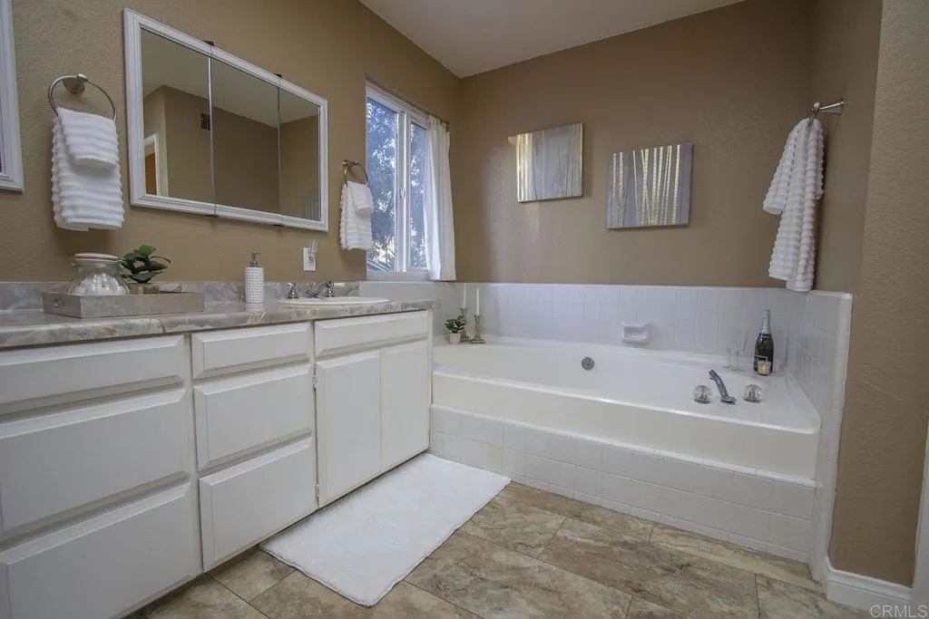 https://cdn.realtyfeed.com/cdn/127/305811388/90307b3c658ccf46bf415d7997d6db48.webp
