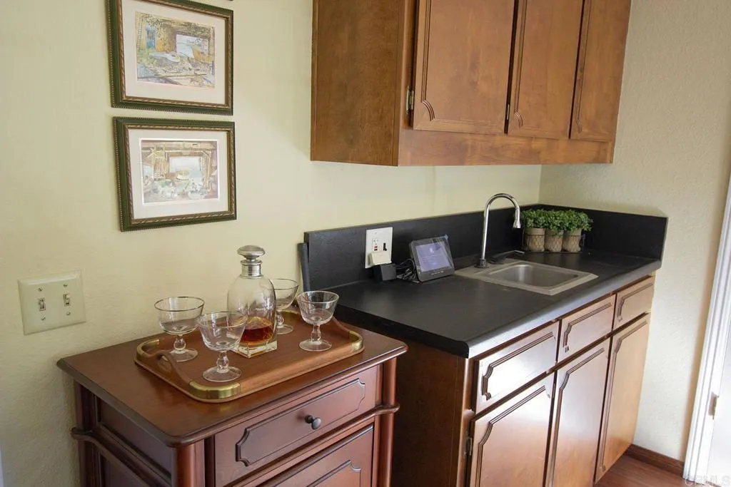 https://cdn.realtyfeed.com/cdn/127/305811388/aa2782d3aebfe79aa8369096c12a2e79.webp