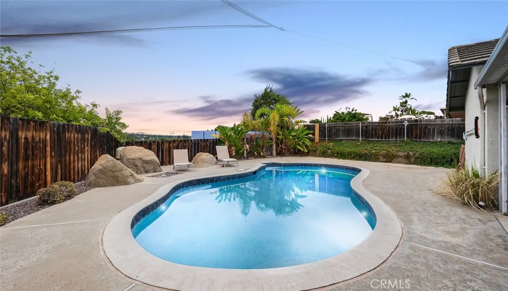 https://cdn.realtyfeed.com/cdn/127/305813506/79ab932d337c669b8f556bc3adcd13d2.webp