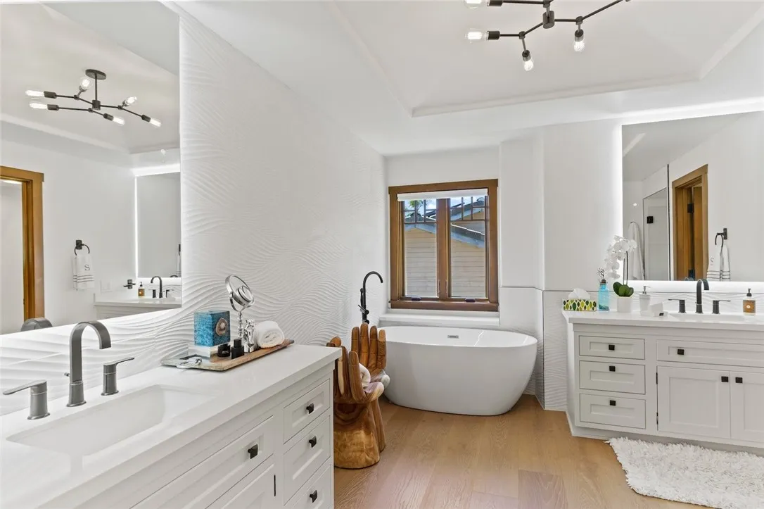 https://cdn.realtyfeed.com/cdn/127/305816198/2949f45bd9befac9ef2c600bf0d7f057.webp