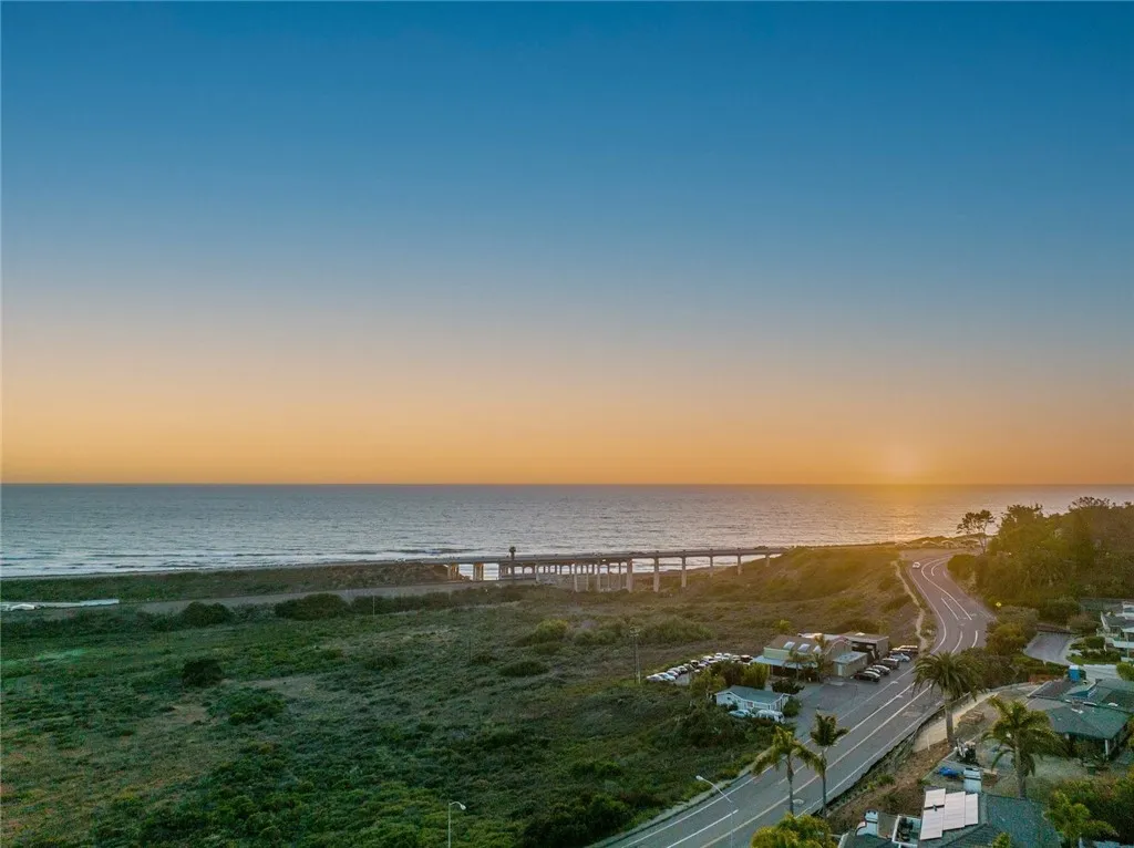 https://cdn.realtyfeed.com/cdn/127/305816198/962621bd94766402ad0758cf4ebb4d48.webp