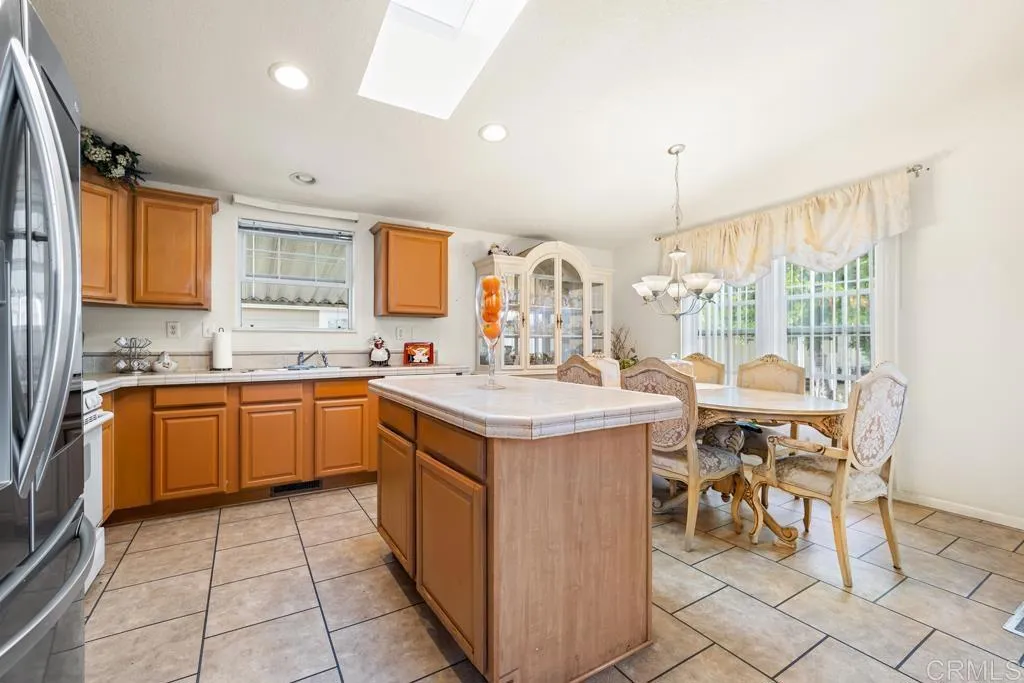 https://cdn.realtyfeed.com/cdn/127/305817036/f27a7f9c23725b7eeba498db6631eac5.webp