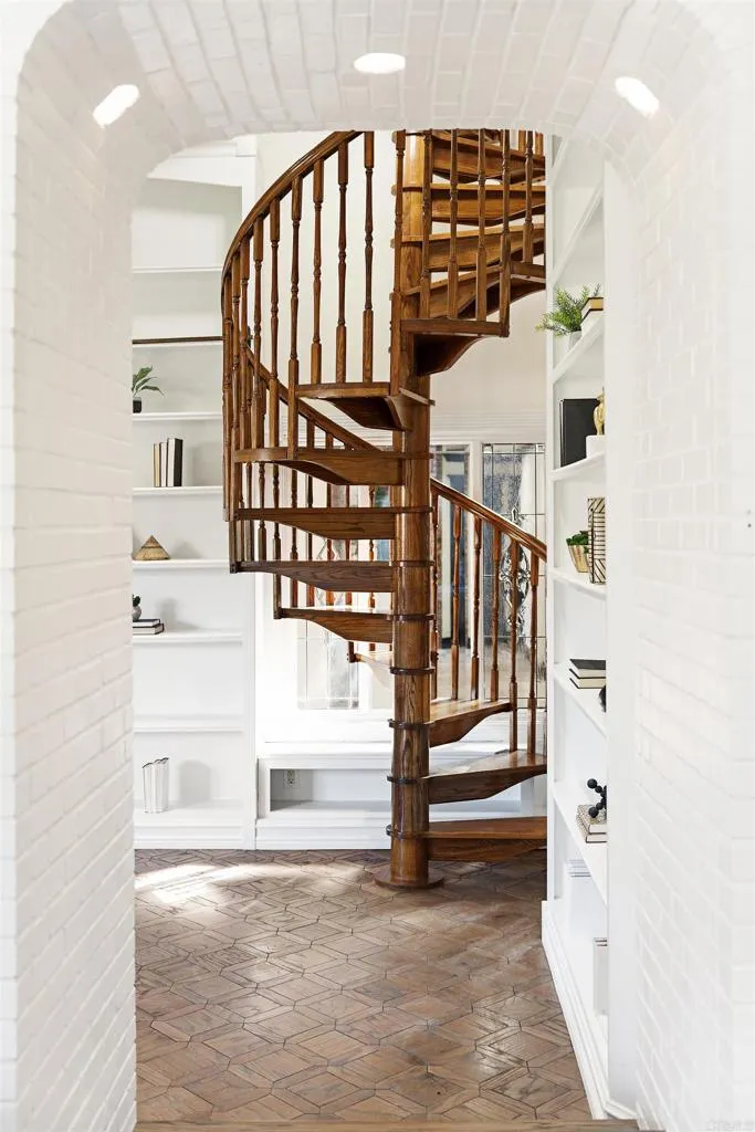 https://cdn.realtyfeed.com/cdn/127/305817710/d1dbc65c1807e34673bb68640da1714d.webp