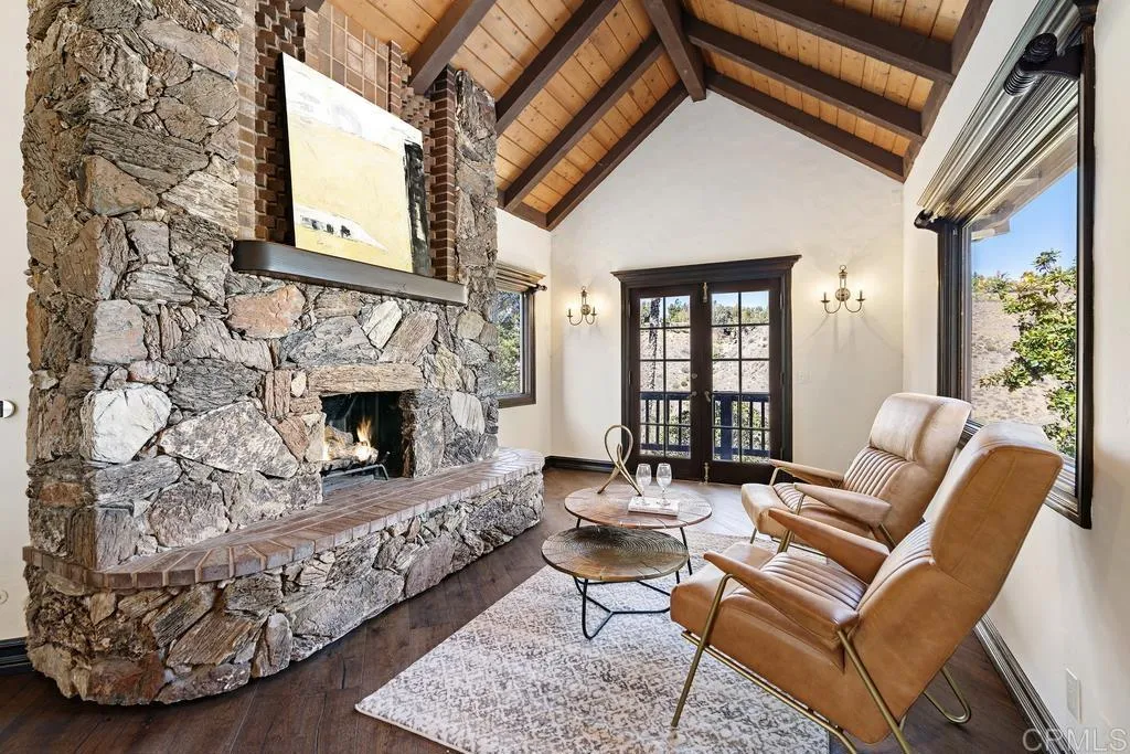 https://cdn.realtyfeed.com/cdn/127/305817710/eceb7cc3f01c4cb0278989460f1e2df7.webp